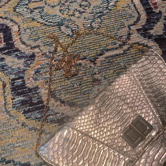 EUC Gold Snakeskin Clutch/Shoulder Evening Bag with Gold Lock and Chain Strap - Picture 4 of 6